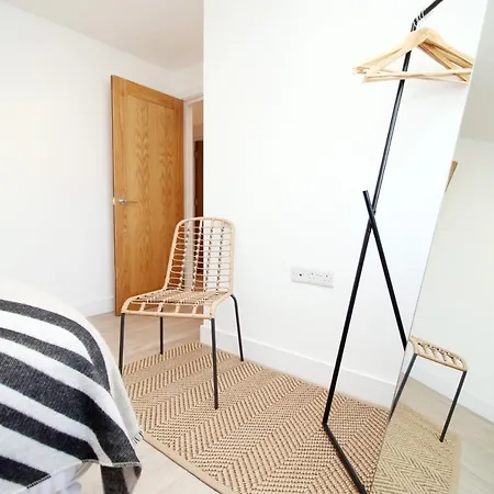 Apartamento Long Offer - Stylish 1 Bed Flat With Parking