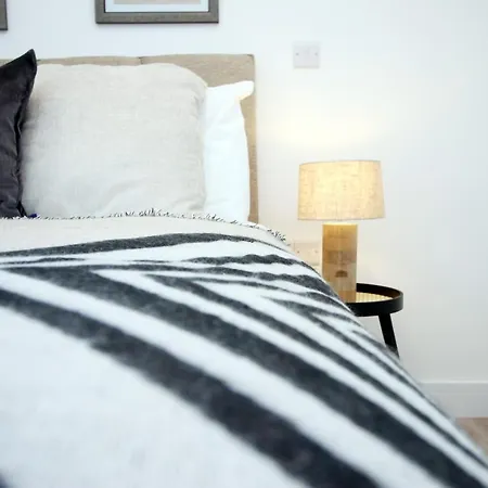 Long Offer - Stylish 1 Bed Flat With Parking Bristol
