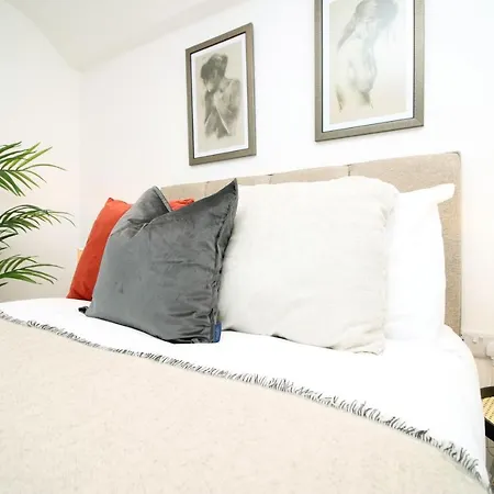 Long Offer - Stylish 1 Bed Flat With Parking * Bristol